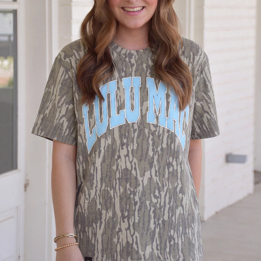 Lulu Mac MOSSY OAK BOTTOMLAND PRINT TEE W/ LIGHT BLUE